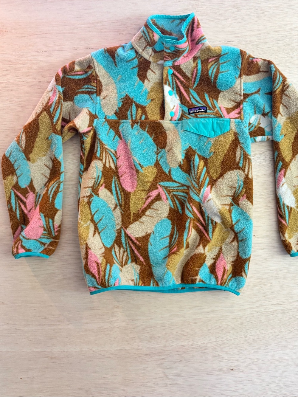 Patagonia Fleece V-Neck Pullover - Turquoise, Pink & Brown Feather Print
